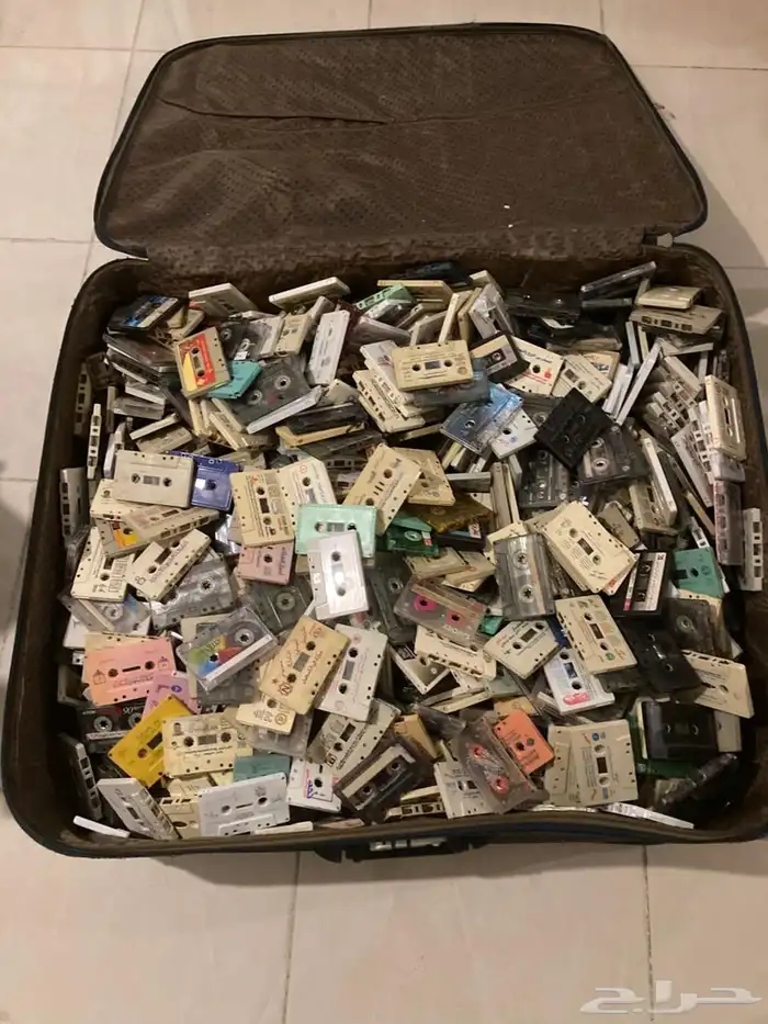 أشرطة كاسيت قديمة ( شنطة كبيرة ) لهواة القديم 0