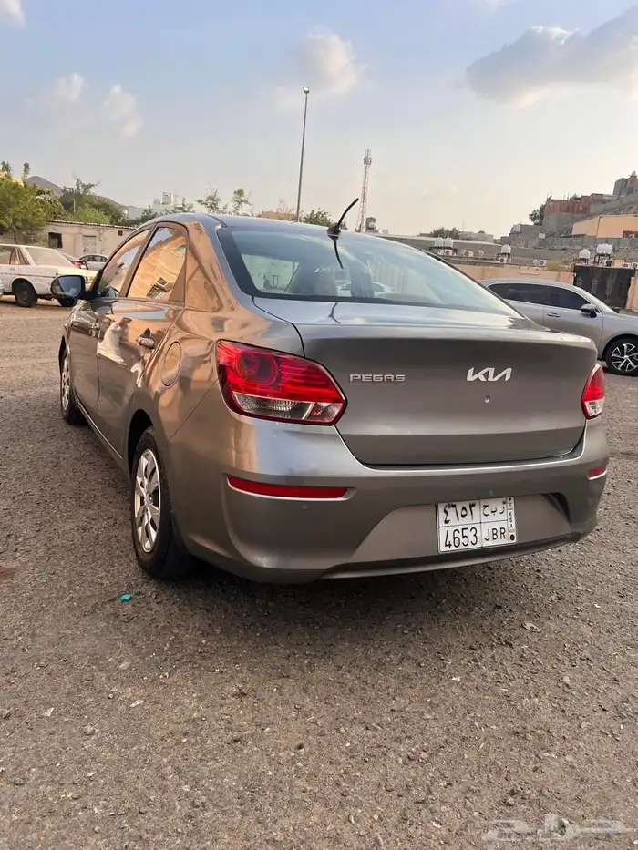 كيا بيجاس 8