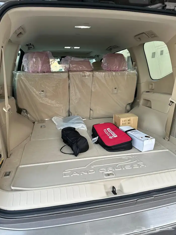 لاندكروزر 2025 L4 بنزين شبه جديد وارد سعودي 9