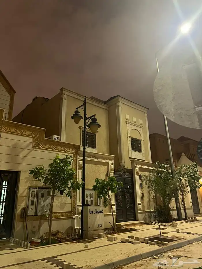 فيلا للبيع بحي الفلاح 9