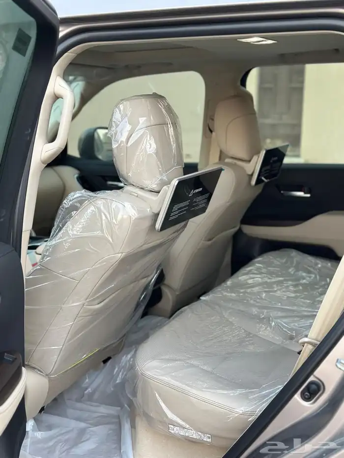 لاندكروزر 2025 L4 بنزين تيربو شبه اصفار سعودي 7