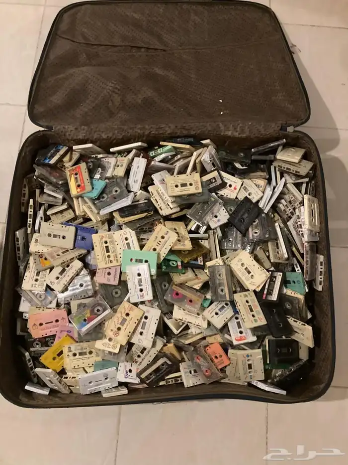 أشرطة كاسيت قديمة ( شنطة كبيرة ) لهواة القديم 1