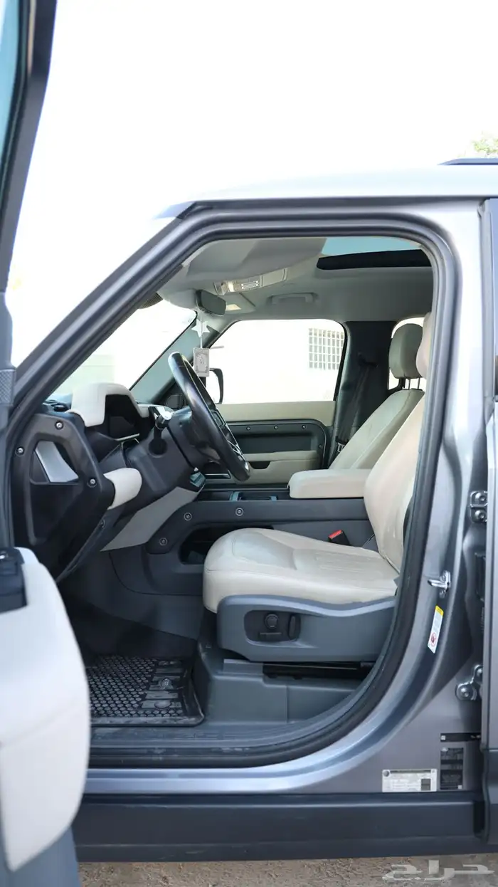 ديفندر HSE .. مخزن ( 7 مقاعد ) 16