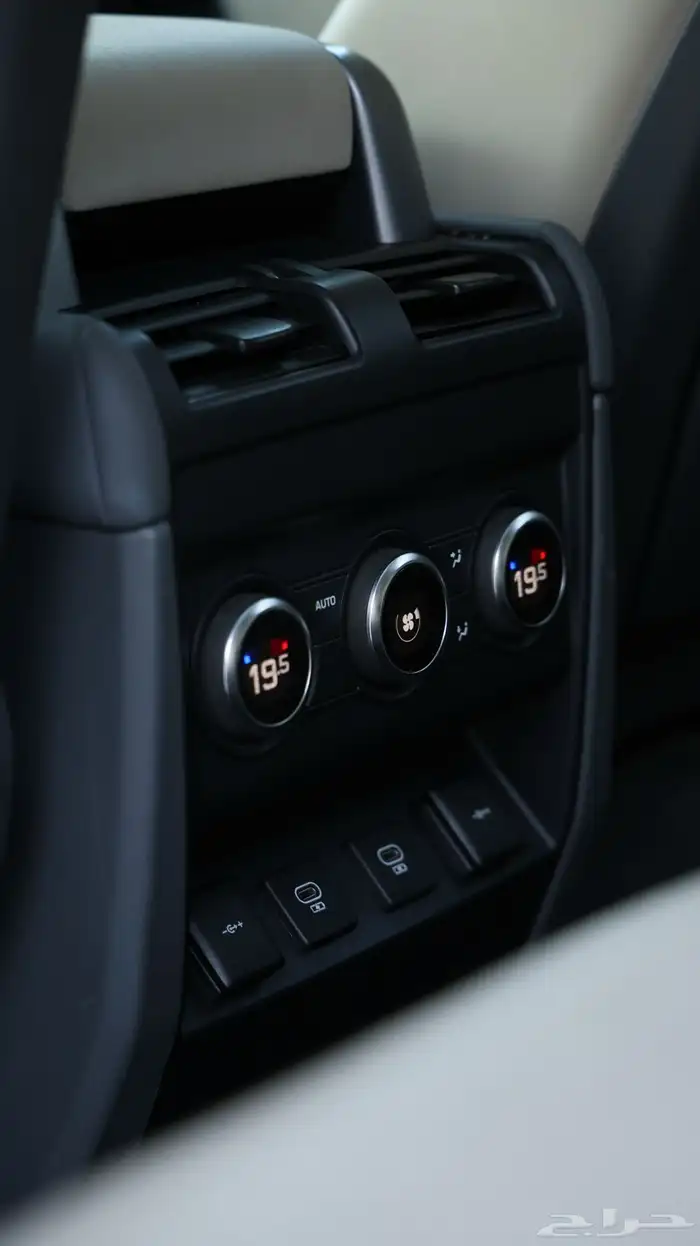 ديفندر HSE .. مخزن ( 7 مقاعد ) 34