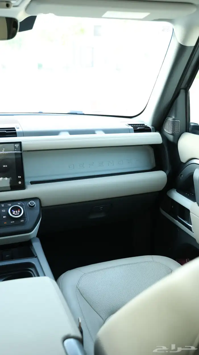 ديفندر HSE .. مخزن ( 7 مقاعد ) 42