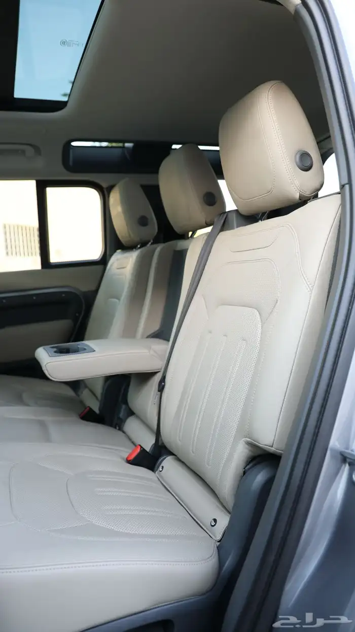 ديفندر HSE .. مخزن ( 7 مقاعد ) 35