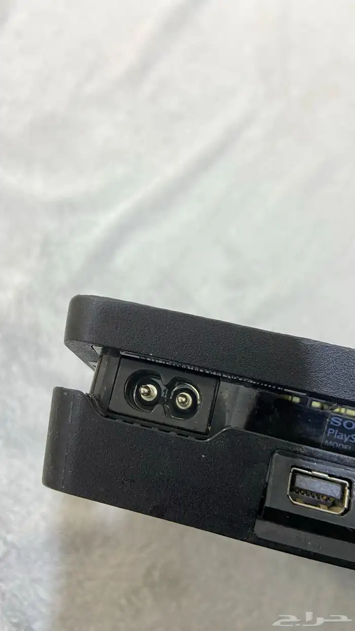 سوني4 مع يده و اتش دي و سلك وكاله و شاحن يد 4