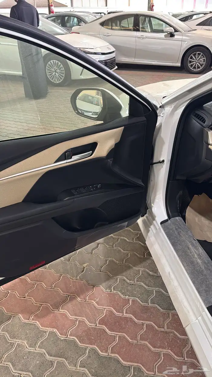 تويوتا كامري E ستاندر بنزين 2025 6