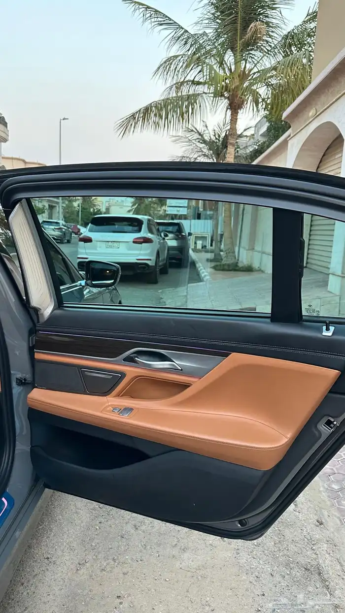 بي ام LI730 2022 وارد الناغي 12