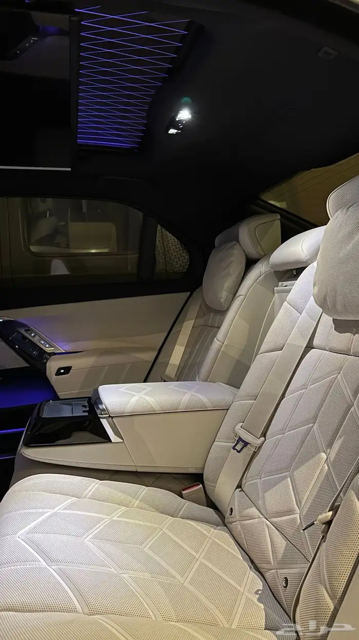 بي ام دبليو 740i 2025 فل كامل وكالة للبيع 9