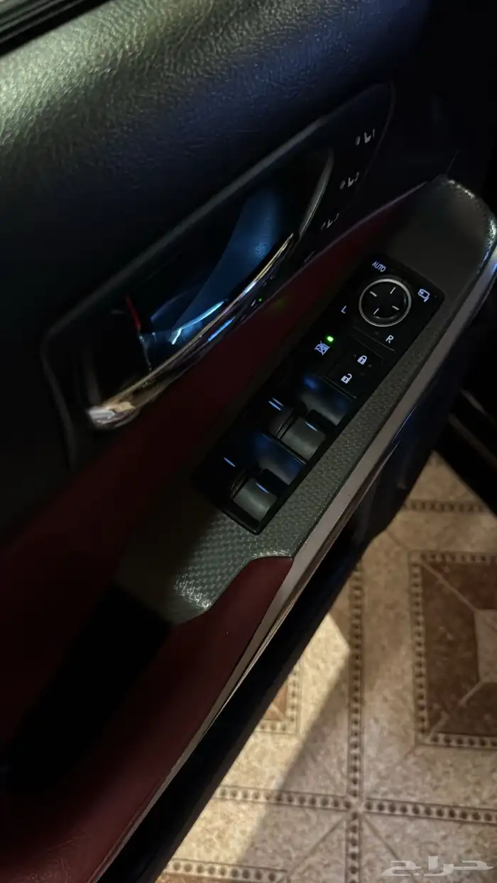 لكزس is 2014 350 سبورت F لون وفئة نادر 44