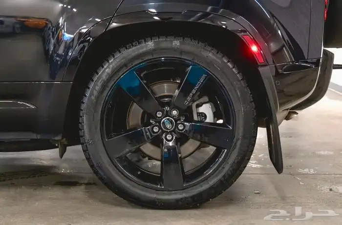 للبيع ديفندر 2025 فئه Dynamics SE شاشه كبيره وارد كندا 3