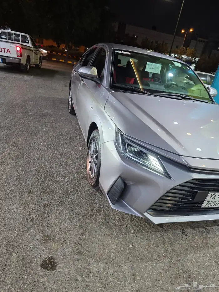 سيارة يارس 2024موديلها رصاصي ممشاها 17الف موديلهاy 4