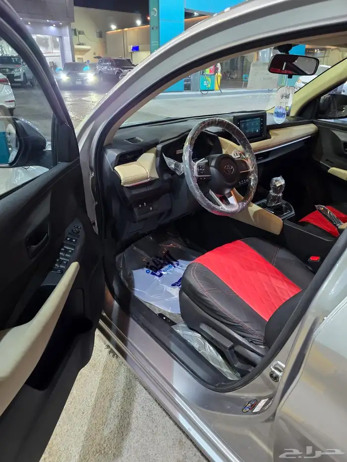 سيارة يارس 2024موديلها رصاصي ممشاها 17الف موديلهاy 2