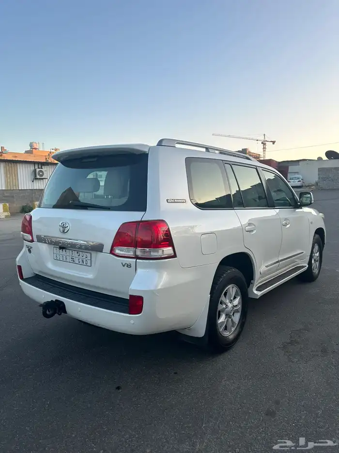 (((تم البيع)))لاندكلوزر 60 عام مخزن 10