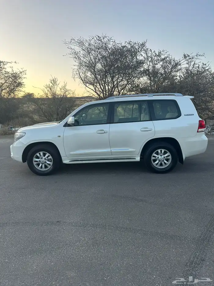 (((تم البيع)))لاندكلوزر 60 عام مخزن 5