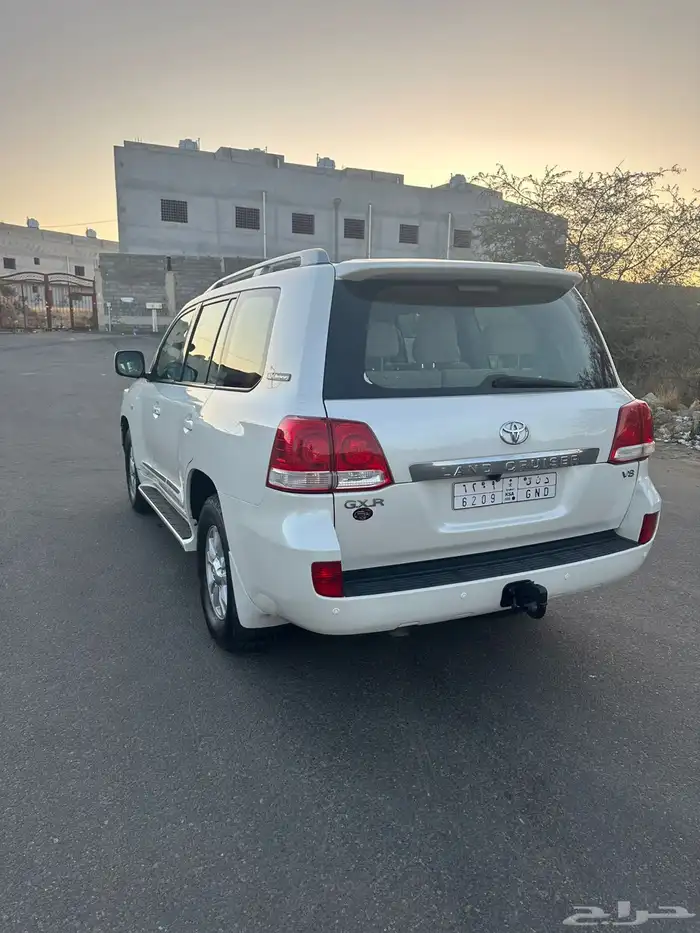 (((تم البيع)))لاندكلوزر 60 عام مخزن 8