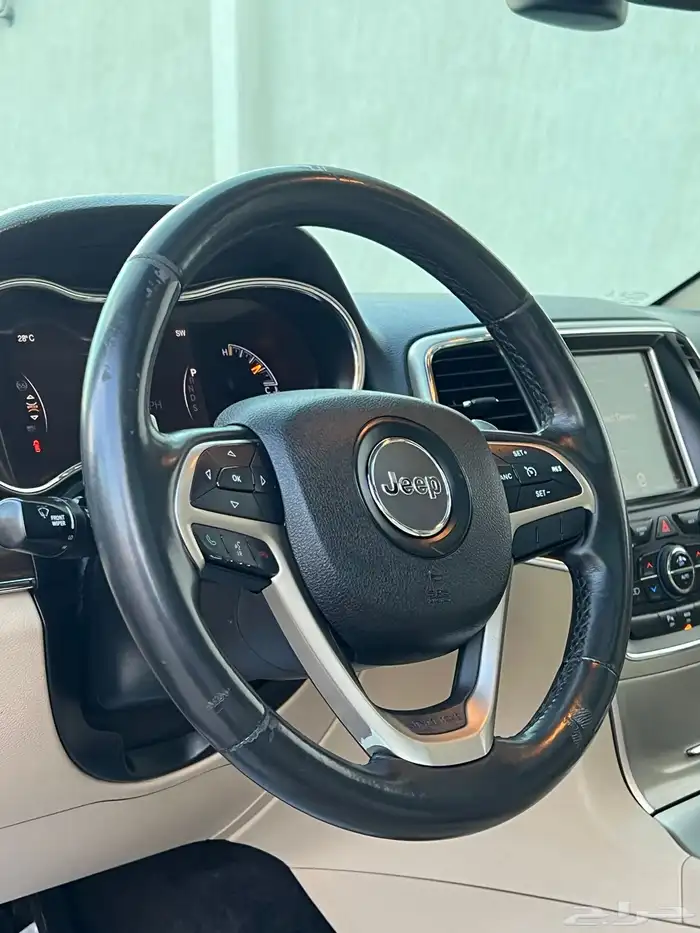 جراند شيروكي ليمتد 2015 (( بحالة ممتازة )) 17