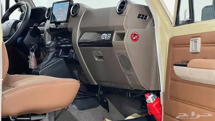 تويوتا ربع V6.2025فل كامل رفرف بريمي بنزين الدفعه الاخير 8