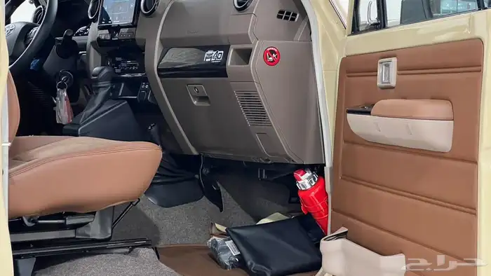 تويوتا ربع V6.2025فل كامل رفرف بريمي بنزين الدفعه الاخير 9