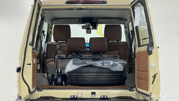 تويوتا ربع V6.2025فل كامل رفرف بريمي بنزين الدفعه الاخير 12