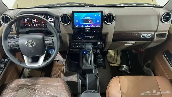 تويوتا ربع V6.2025فل كامل رفرف بريمي بنزين الدفعه الاخير 10