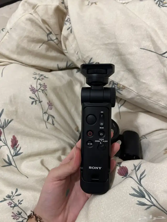 كاميرا Sony zv-e10 مع ملحقاتها 3