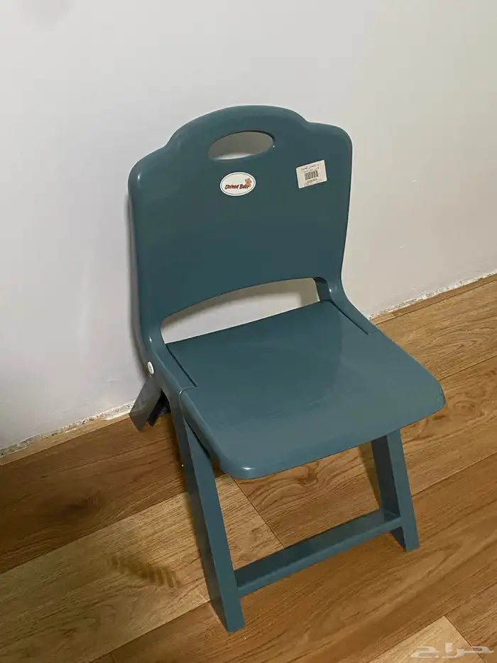 كرسي بلاستيك قابل للطي وعملي (مناسب للأطفال) 1