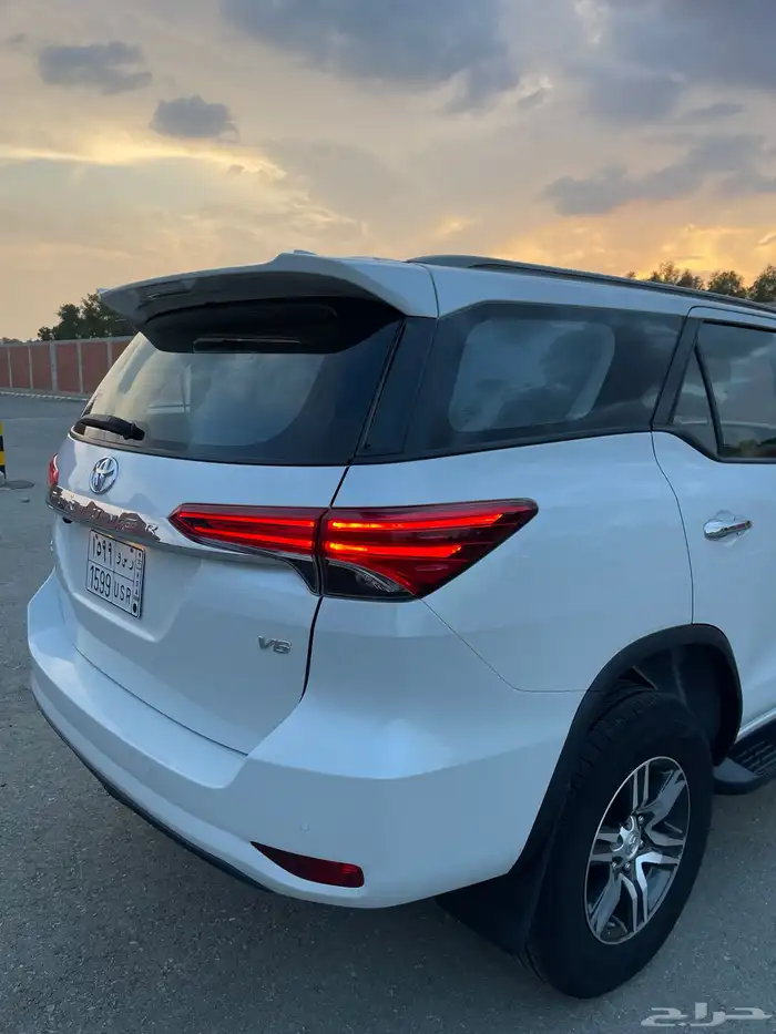 فورتشنر 2023 V6 شبه الجديد 15