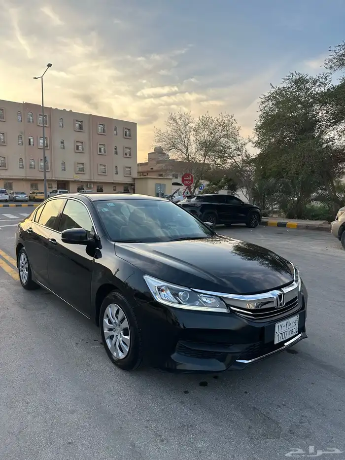 للبيع هوندا اكورد 2017 ستاندر اسود 2