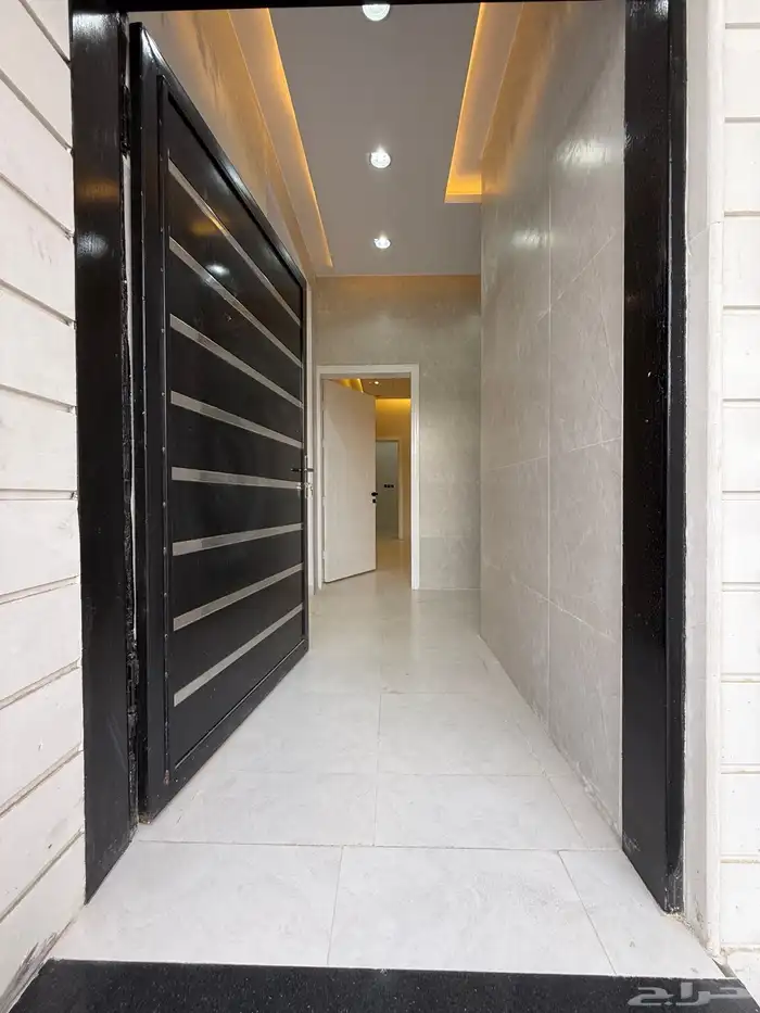 للبيع شقق ارضيه ببايكة سيارة وشقق علويه بملحق ابها ح الزهور 4