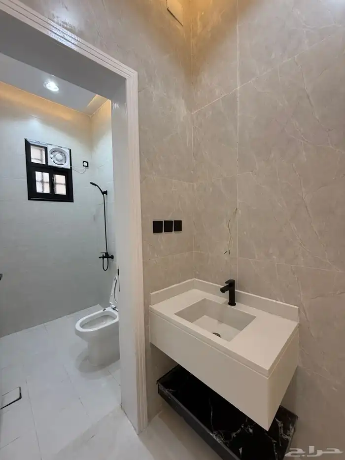 للبيع شقق ارضيه ببايكة سيارة وشقق علويه بملحق ابها ح الزهور 15