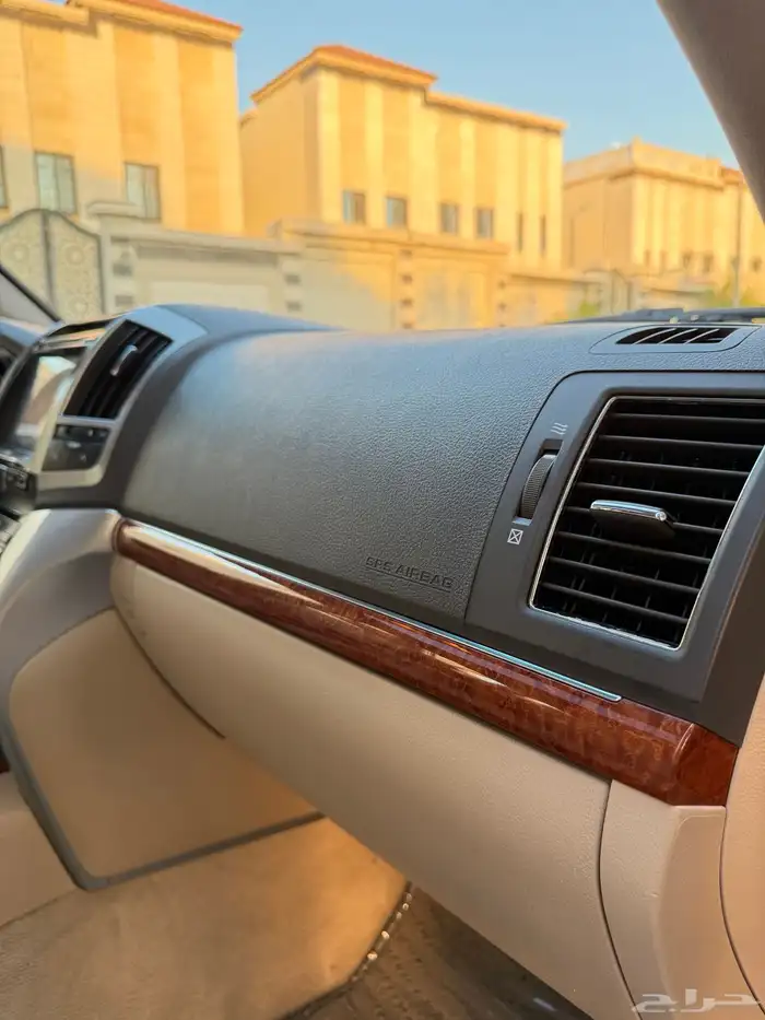 لاندكروزر VXR بريمي 2015 - وكالة 42