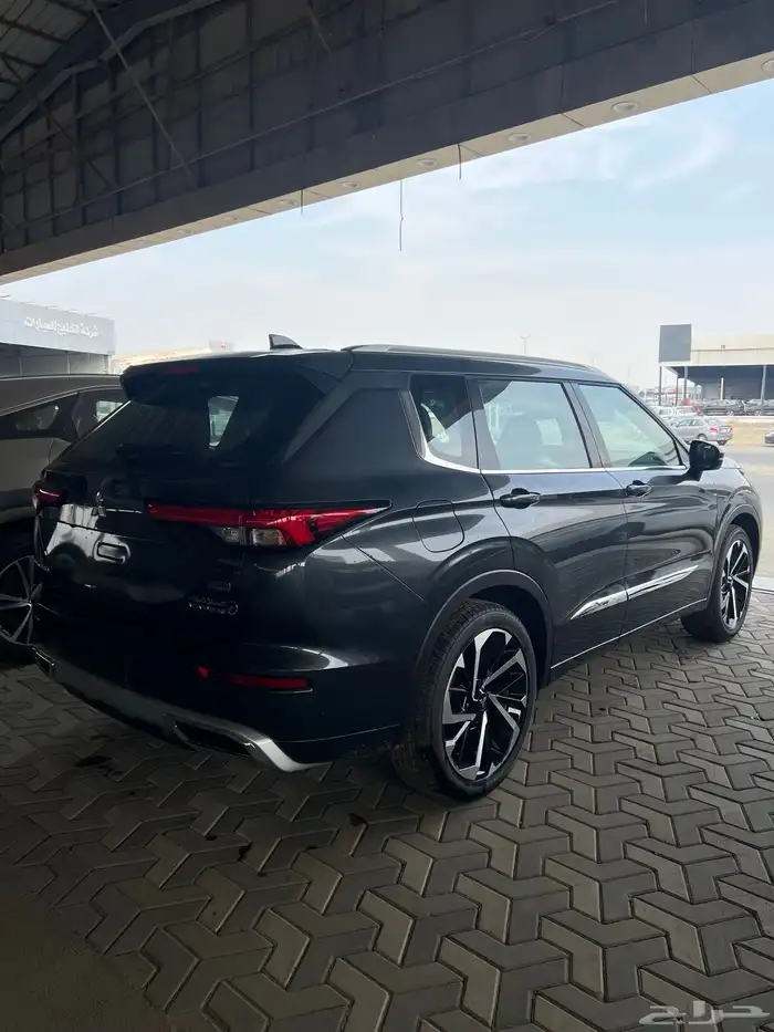 ميتسوبيشي اوتلاندر 2025 بريميوم فل كامل 5