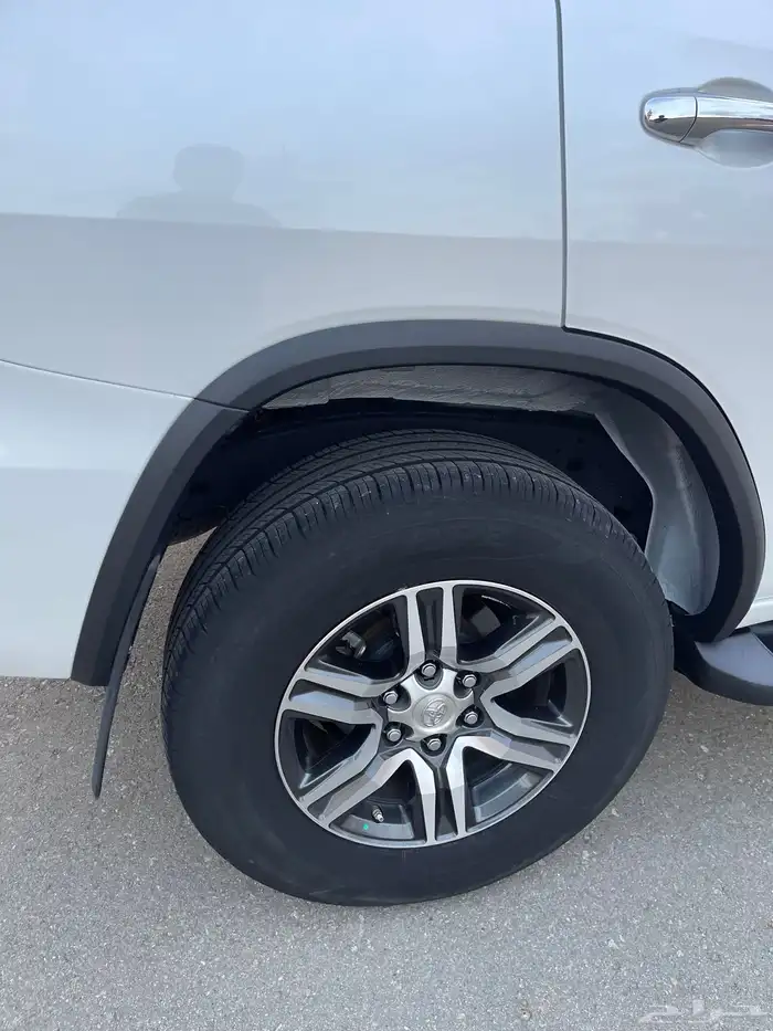 فورتشنر 2023 V6 شبه الجديد 17