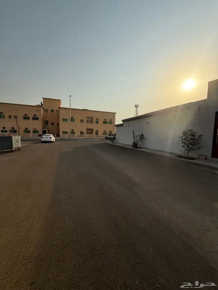 للبيع ارض في حي الزهرة (ج) م 230 شارع 14م غربي 4