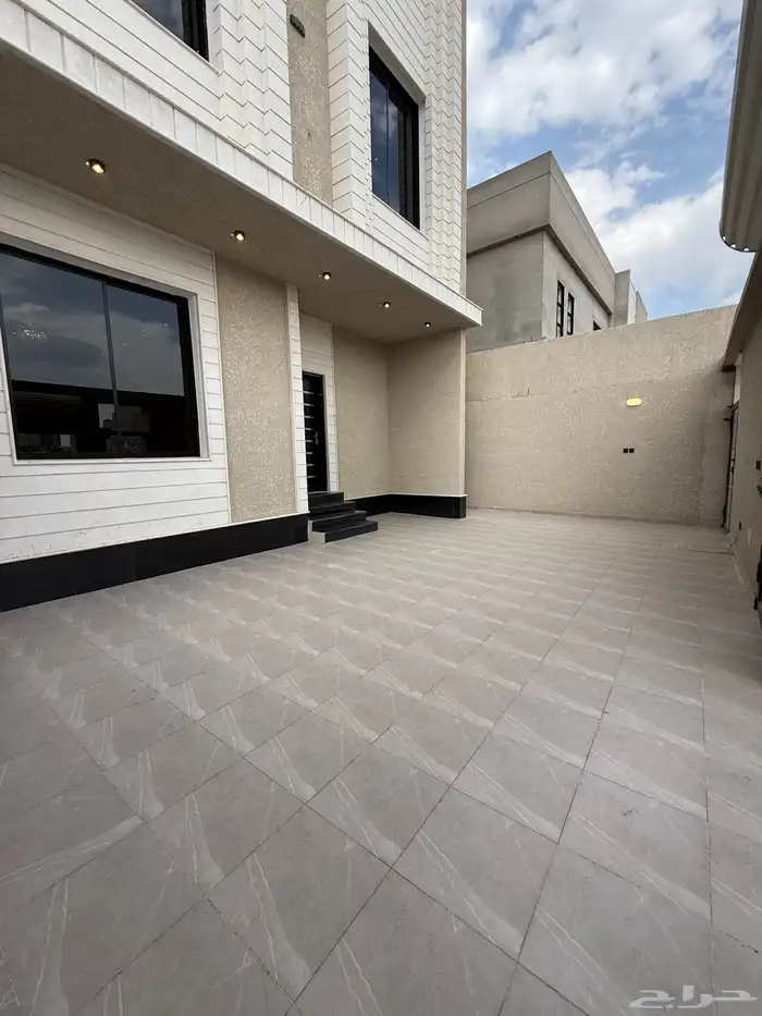 للبيع شقق ارضيه ببايكة سيارة وشقق علويه بملحق ابها ح الزهور 2