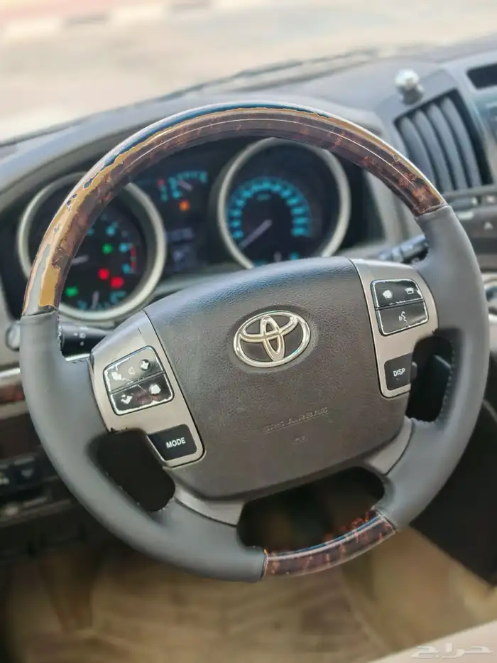 جيب لاندكروزر 2011 V.XR فل كامل 82