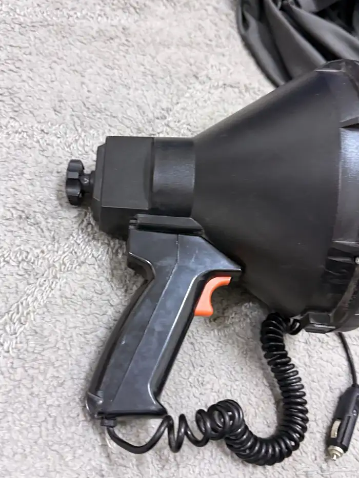 كشاف ضوء كبير قوي جدا هالوجين مليون شمعه شاحن ولاعة سياره 2