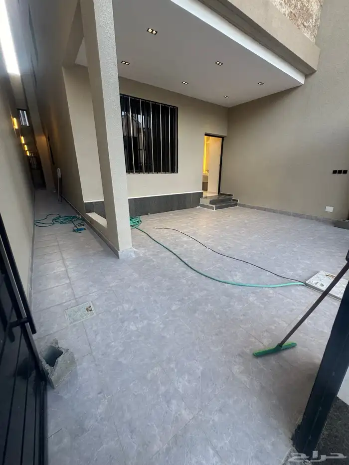 للبيع شقق تمليك أرضي 6غرف بمدخل سياره مقابل نادي ضمك 1