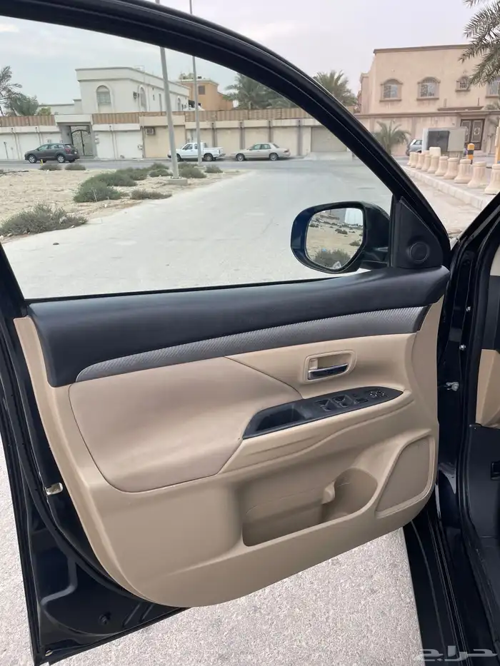 ميتسوبيشي اوتلاندر 2016 اربع سلندر دبل 12