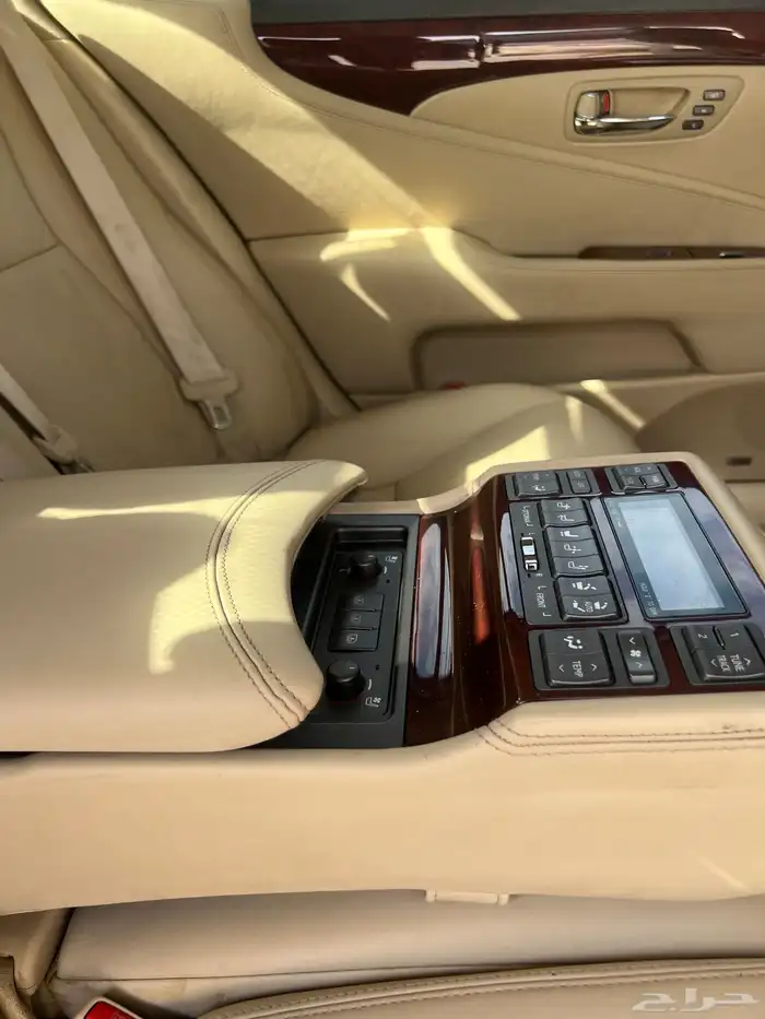 للبيع او البدل لكزس LS460L. مخزن ممشي 54000 7