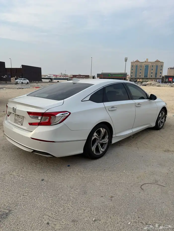 هوندا اكورد 2018 لون ابيض EX-L 3