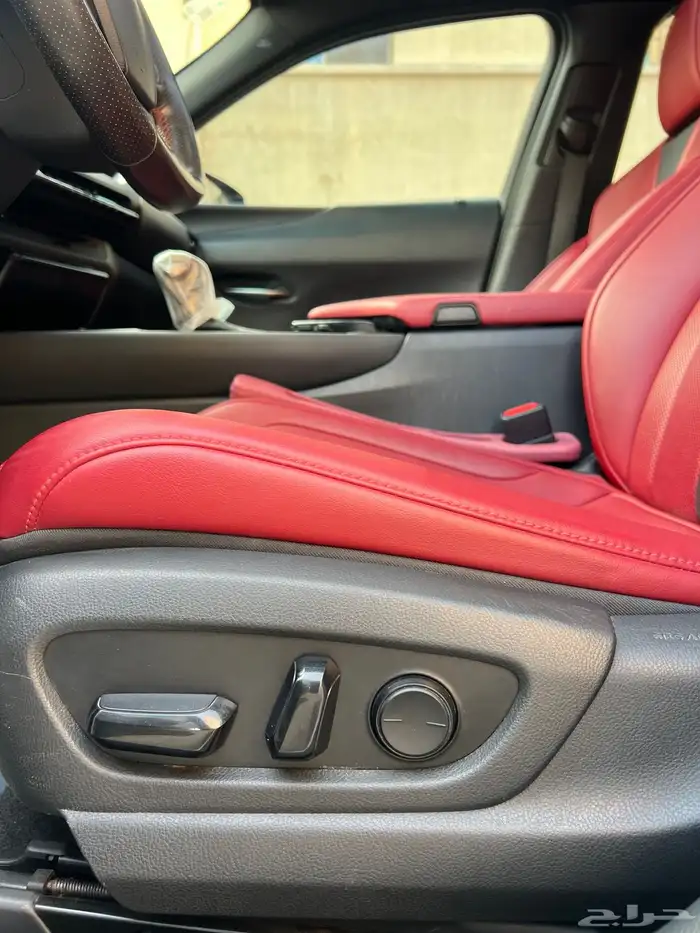 لكزس UX موديل 2019 نظيف 29