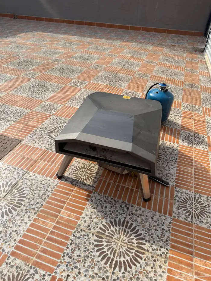 للبيع فرن بيتزاء نابولي شاريه من تنزاء ب1800 0