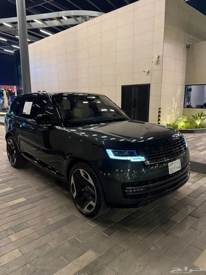 رنج روفر SE400 2023 اللون زيتي داخل اوف وايت بلاك اديشن 1