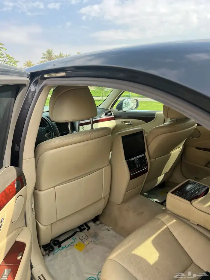 للبيع او البدل لكزس LS460L مخزن ممشي 54000 22