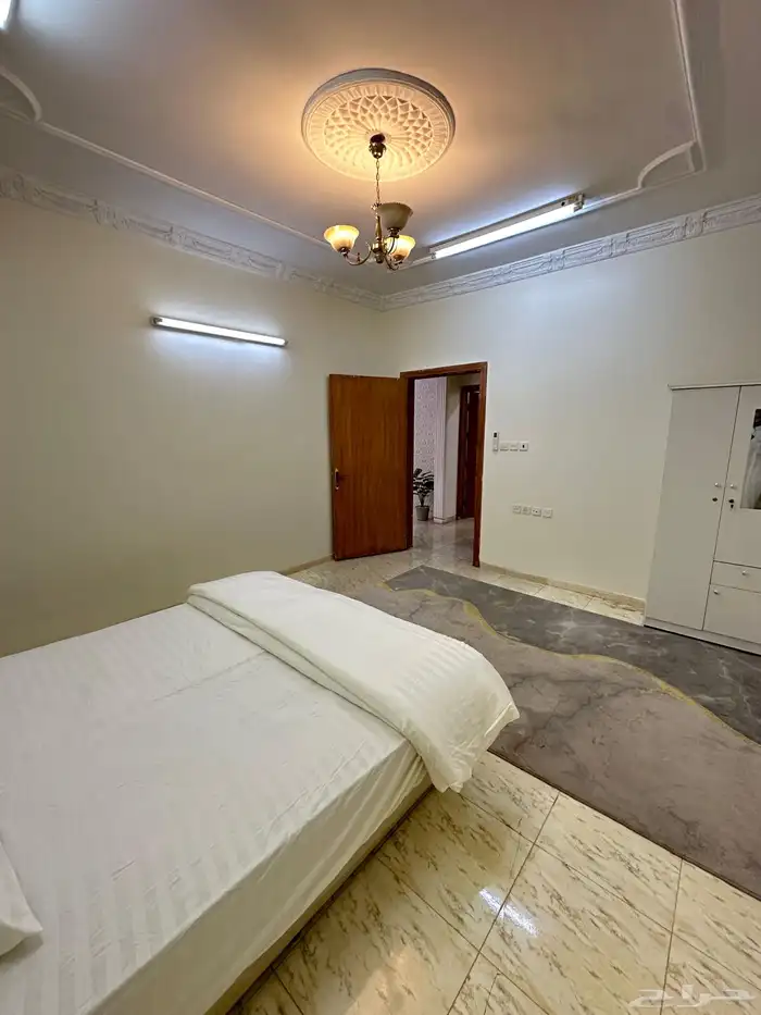 للإيجار بحي اليرموك مفروشة 2غرف وصاله ب3500شهري بعد سنوي 9