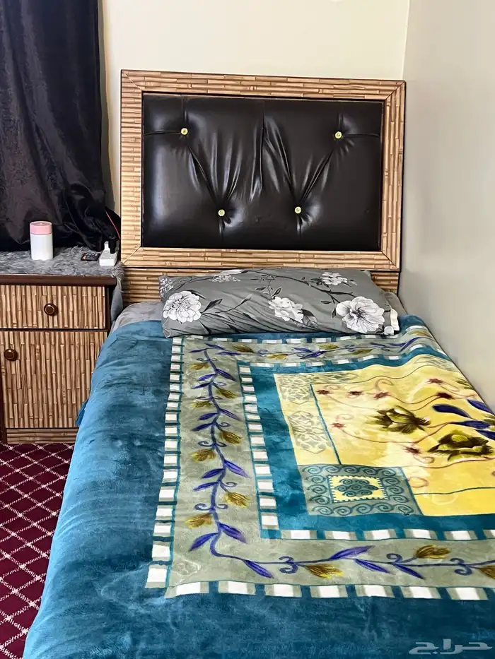 غرفه نوم سرير  دولاب   رف درج جانبي للسرير 0