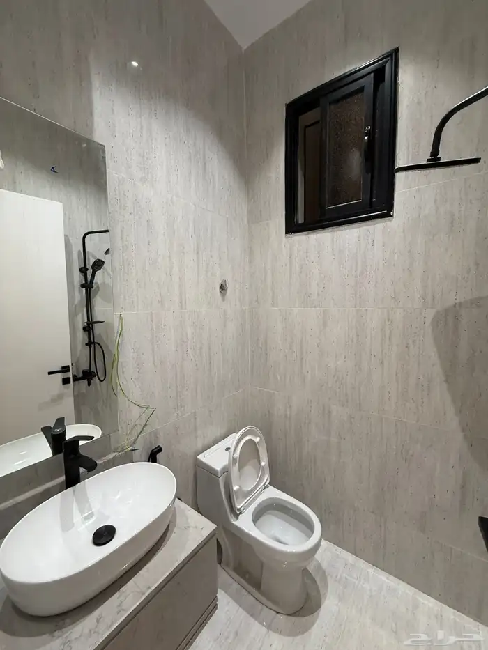 للبيع شقه أرضيه ببايكه سيارة بموقع مميز مقابل نادي ضمك 18